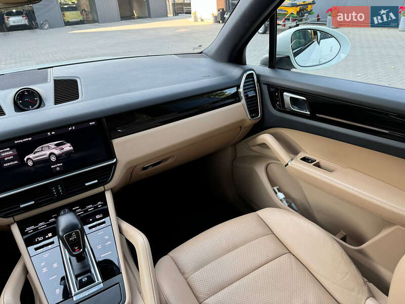 Внедорожник / Кроссовер Porsche Cayenne 2019 в Хмельницком