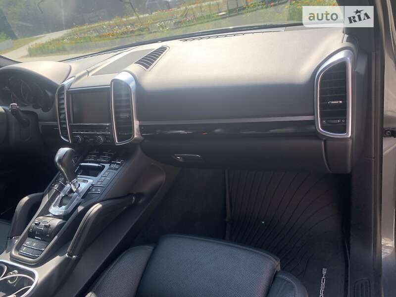 Внедорожник / Кроссовер Porsche Cayenne 2013 в Коростене