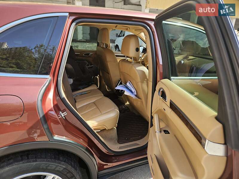 Позашляховик / Кросовер Porsche Cayenne 2012 в Києві