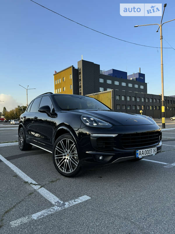 Позашляховик / Кросовер Porsche Cayenne 2015 в Києві