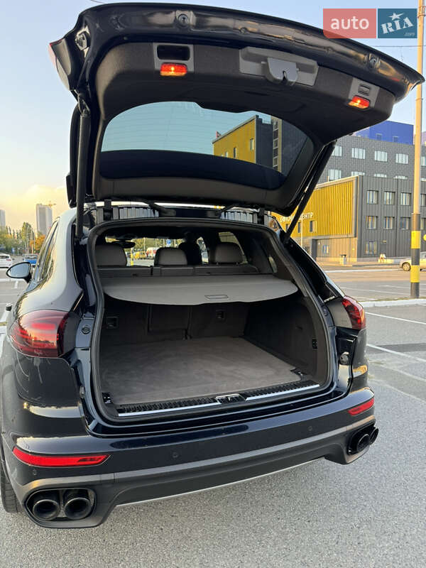 Позашляховик / Кросовер Porsche Cayenne 2015 в 