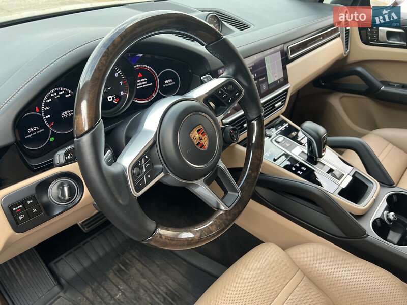 Внедорожник / Кроссовер Porsche Cayenne 2018 в Запорожье