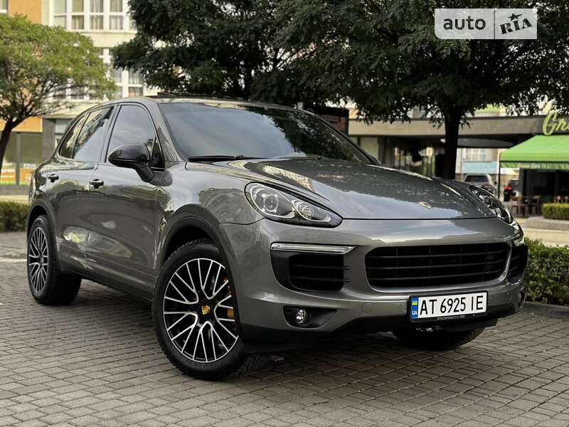 Позашляховик / Кросовер Porsche Cayenne 2015 в Івано-Франківську