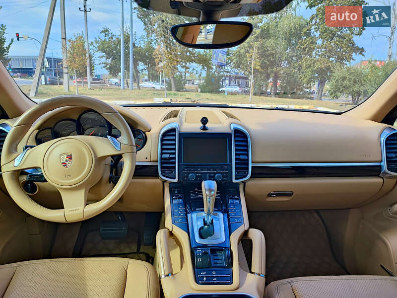 Внедорожник / Кроссовер Porsche Cayenne 2011 в 