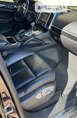 Внедорожник / Кроссовер Porsche Cayenne 2011 в 