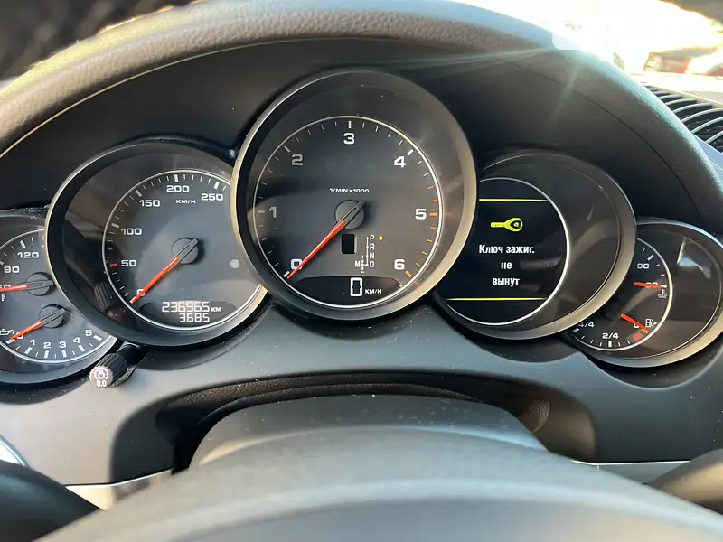 Внедорожник / Кроссовер Porsche Cayenne 2011 в 