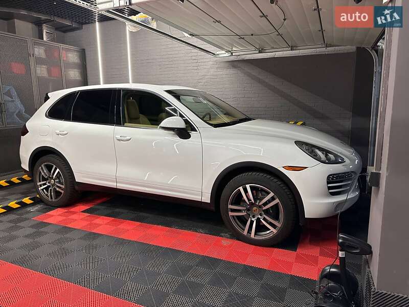 Внедорожник / Кроссовер Porsche Cayenne 2014 в Киеве