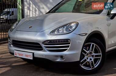 Позашляховик / Кросовер Porsche Cayenne 2012 в 