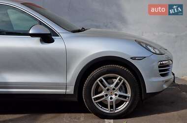 Позашляховик / Кросовер Porsche Cayenne 2012 в 