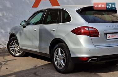 Позашляховик / Кросовер Porsche Cayenne 2012 в 