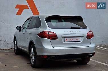 Позашляховик / Кросовер Porsche Cayenne 2012 в 