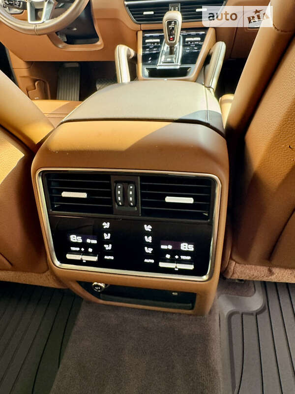 Внедорожник / Кроссовер Porsche Cayenne 2018 в Черновцах