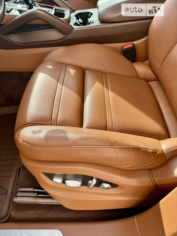 Внедорожник / Кроссовер Porsche Cayenne 2018 в Черновцах