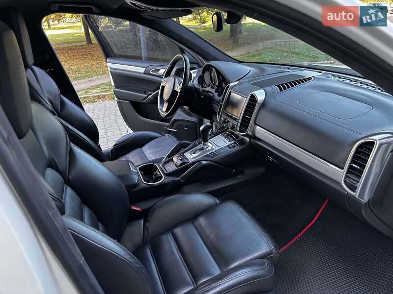 Позашляховик / Кросовер Porsche Cayenne 2010 в Запоріжжі
