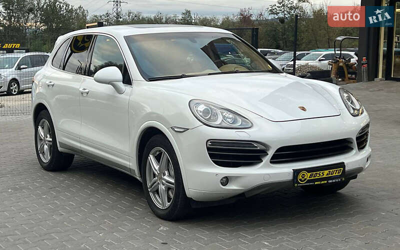 Внедорожник / Кроссовер Porsche Cayenne 2012 в Черновцах