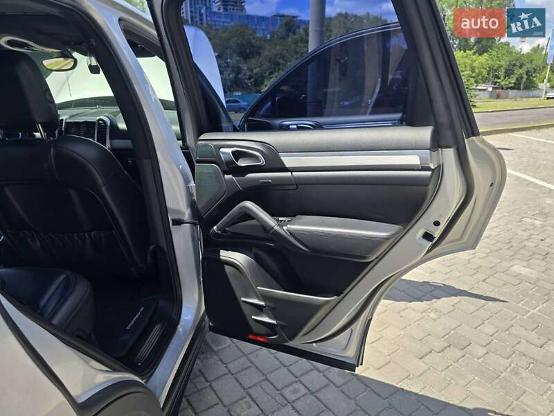 Внедорожник / Кроссовер Porsche Cayenne 2010 в Днепре