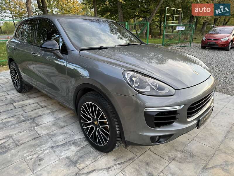 Внедорожник / Кроссовер Porsche Cayenne 2015 в Ивано-Франковске