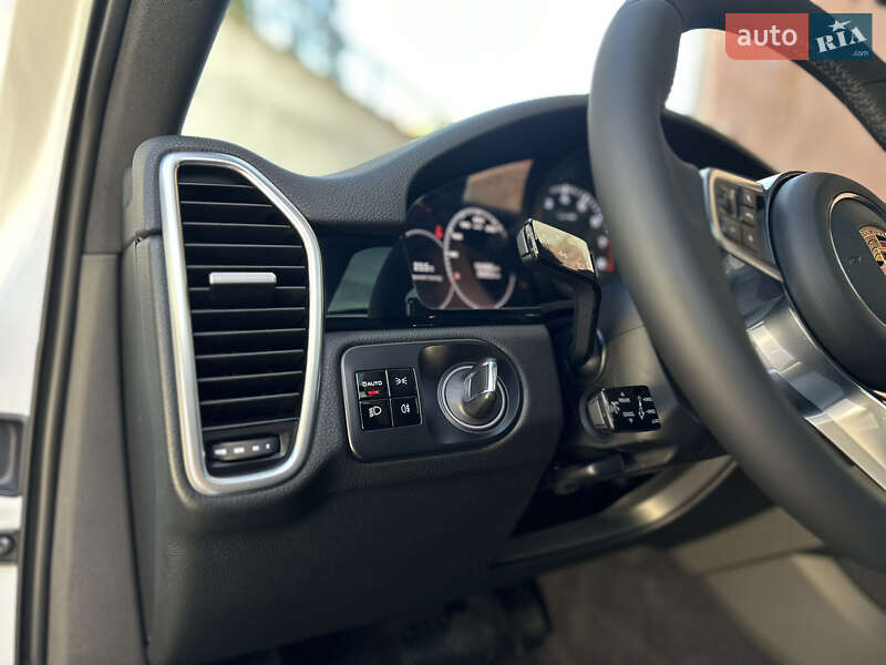 Позашляховик / Кросовер Porsche Cayenne 2017 в Львові