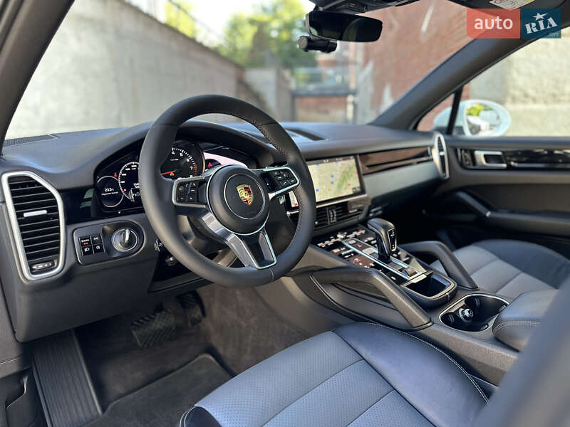 Позашляховик / Кросовер Porsche Cayenne 2017 в Львові