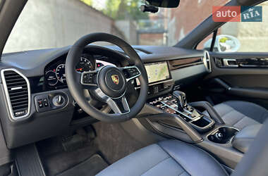 Внедорожник / Кроссовер Porsche Cayenne 2017 в 