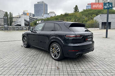 Позашляховик / Кросовер Porsche Cayenne 2018 в 