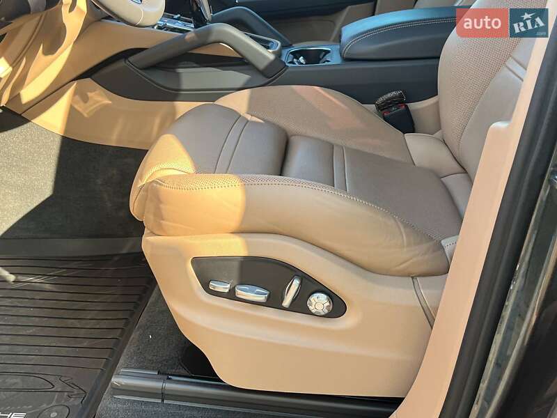 Внедорожник / Кроссовер Porsche Cayenne 2020 в Киеве