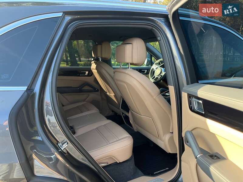 Внедорожник / Кроссовер Porsche Cayenne 2020 в Киеве