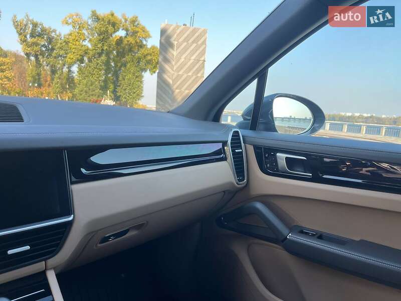 Внедорожник / Кроссовер Porsche Cayenne 2020 в Киеве