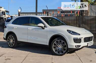 Внедорожник / Кроссовер Porsche Cayenne 2015 в Киеве