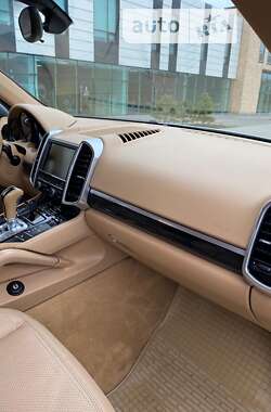 Внедорожник / Кроссовер Porsche Cayenne 2011 в 