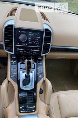 Внедорожник / Кроссовер Porsche Cayenne 2011 в 