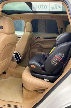 Внедорожник / Кроссовер Porsche Cayenne 2011 в 
