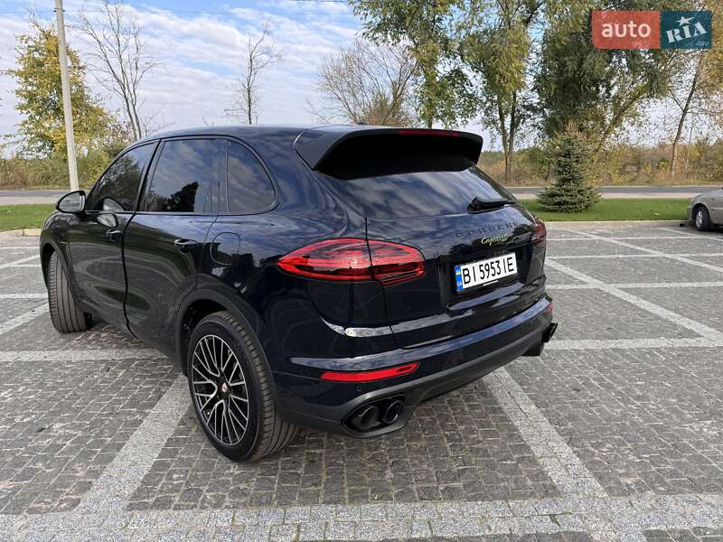 Внедорожник / Кроссовер Porsche Cayenne 2016 в Пирятине