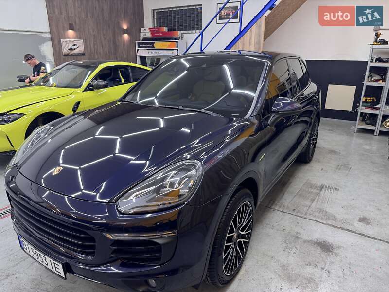 Внедорожник / Кроссовер Porsche Cayenne 2016 в Пирятине