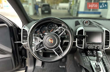 Внедорожник / Кроссовер Porsche Cayenne 2016 в 