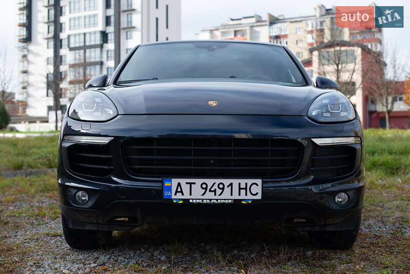 Внедорожник / Кроссовер Porsche Cayenne 2015 в Долине