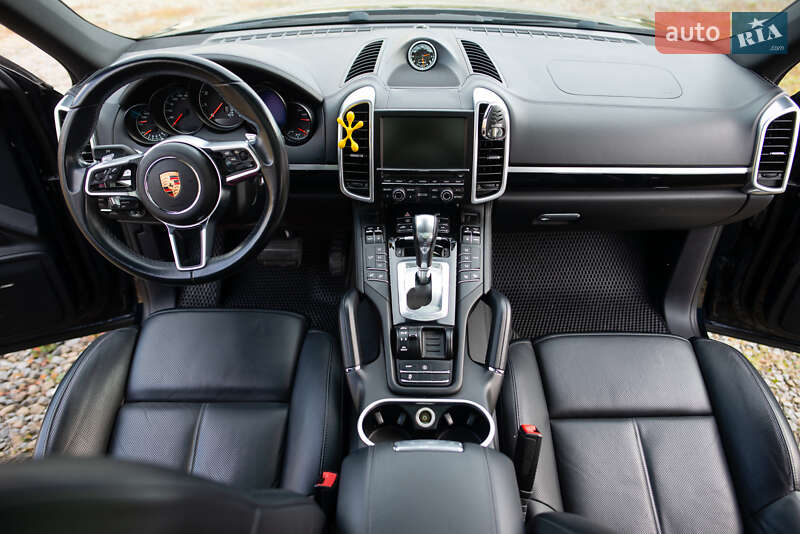 Внедорожник / Кроссовер Porsche Cayenne 2015 в Долине