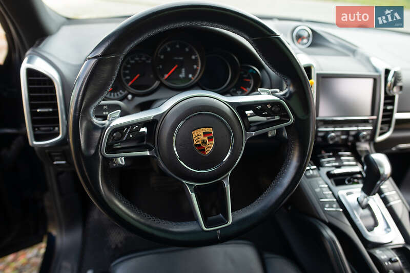 Внедорожник / Кроссовер Porsche Cayenne 2015 в Долине