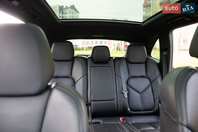 Внедорожник / Кроссовер Porsche Cayenne 2015 в Долине