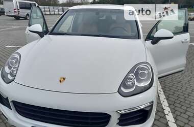 Позашляховик / Кросовер Porsche Cayenne 2016 в Ужгороді