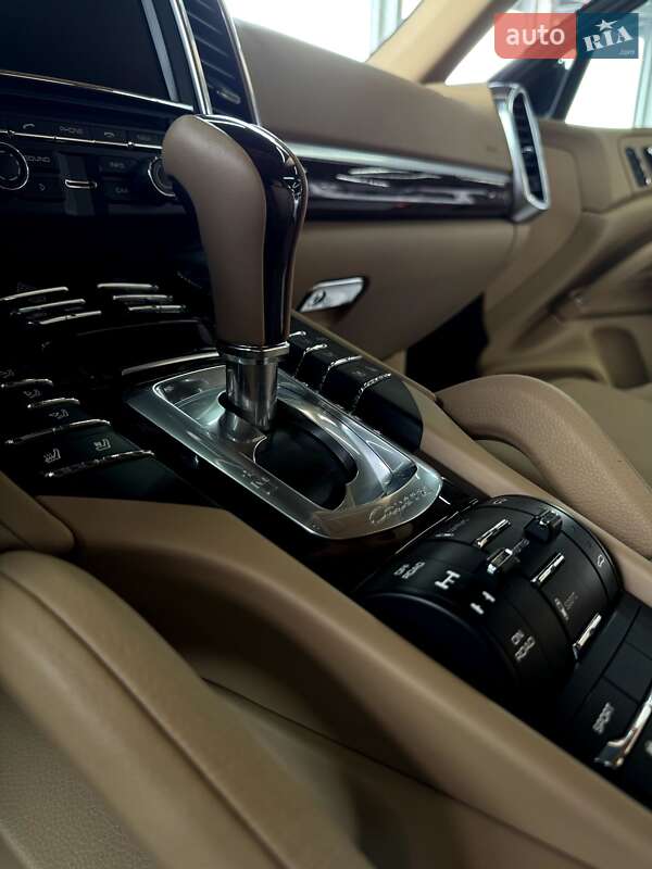 Внедорожник / Кроссовер Porsche Cayenne 2013 в Киеве