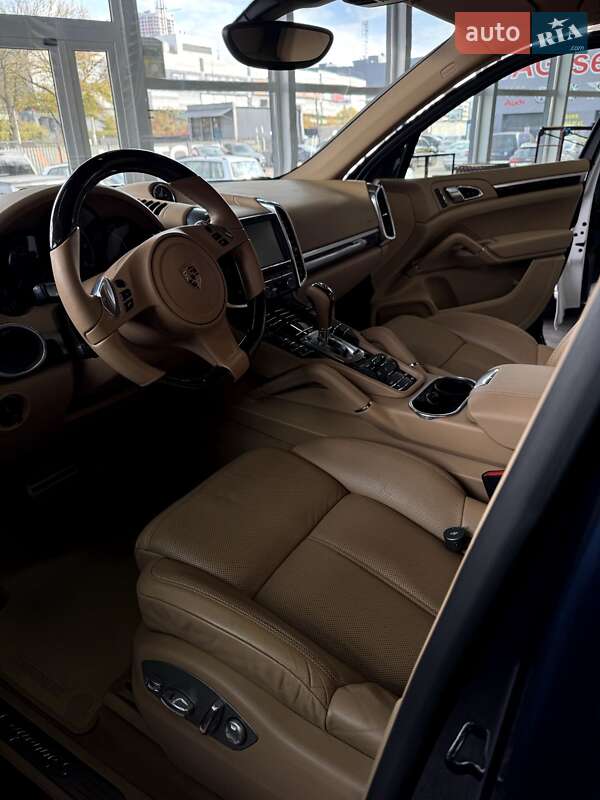 Внедорожник / Кроссовер Porsche Cayenne 2013 в Киеве