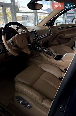 Внедорожник / Кроссовер Porsche Cayenne 2013 в 