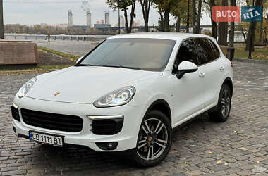 Внедорожник / Кроссовер Porsche Cayenne 2015 в Киеве