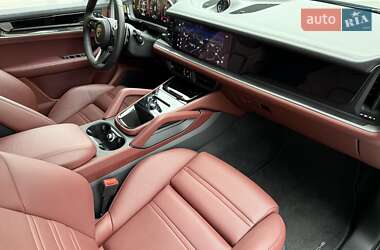 Позашляховик / Кросовер Porsche Cayenne 2023 в 