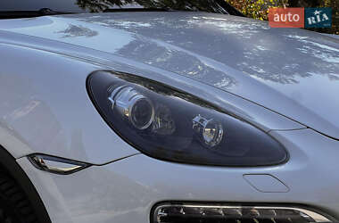 Внедорожник / Кроссовер Porsche Cayenne 2012 в 
