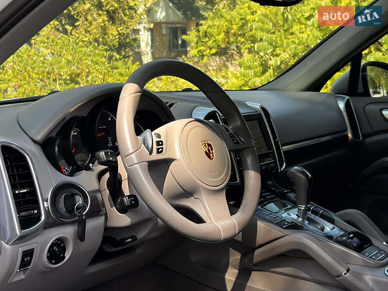 Внедорожник / Кроссовер Porsche Cayenne 2012 в Ахтырке