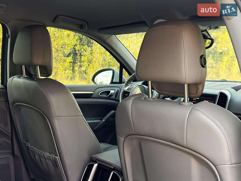 Внедорожник / Кроссовер Porsche Cayenne 2012 в Ахтырке