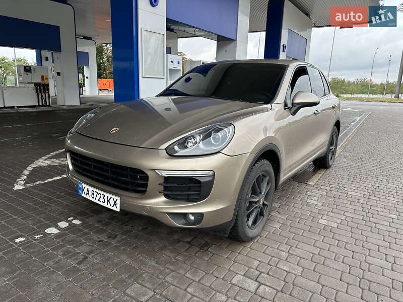 Позашляховик / Кросовер Porsche Cayenne 2015 в Києві