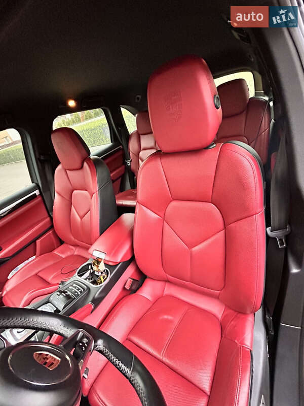Внедорожник / Кроссовер Porsche Cayenne 2016 в Киеве